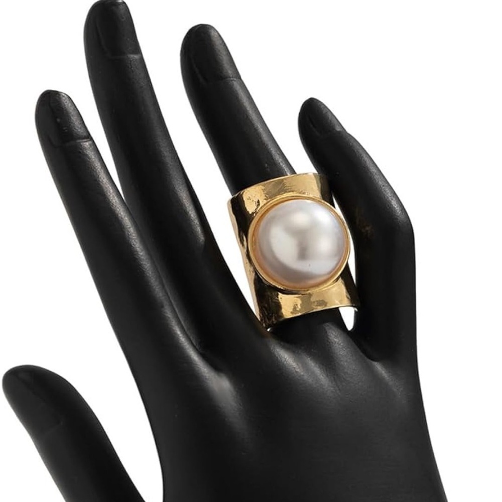 Sculptural Baroque Pearl Signet Ring - Picture 3 of 6